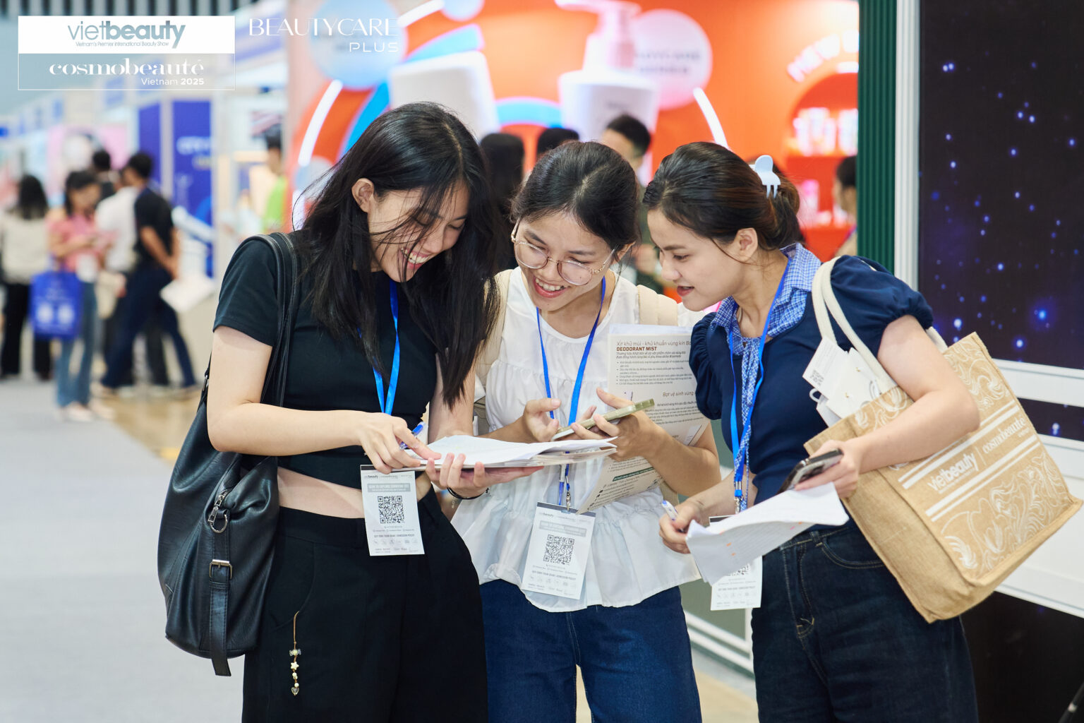 Crowds at the international pavilions during Vietbeauty 2025.